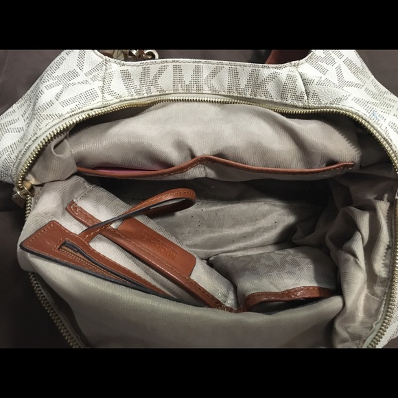 Michael Kors - Picture 3 of 4